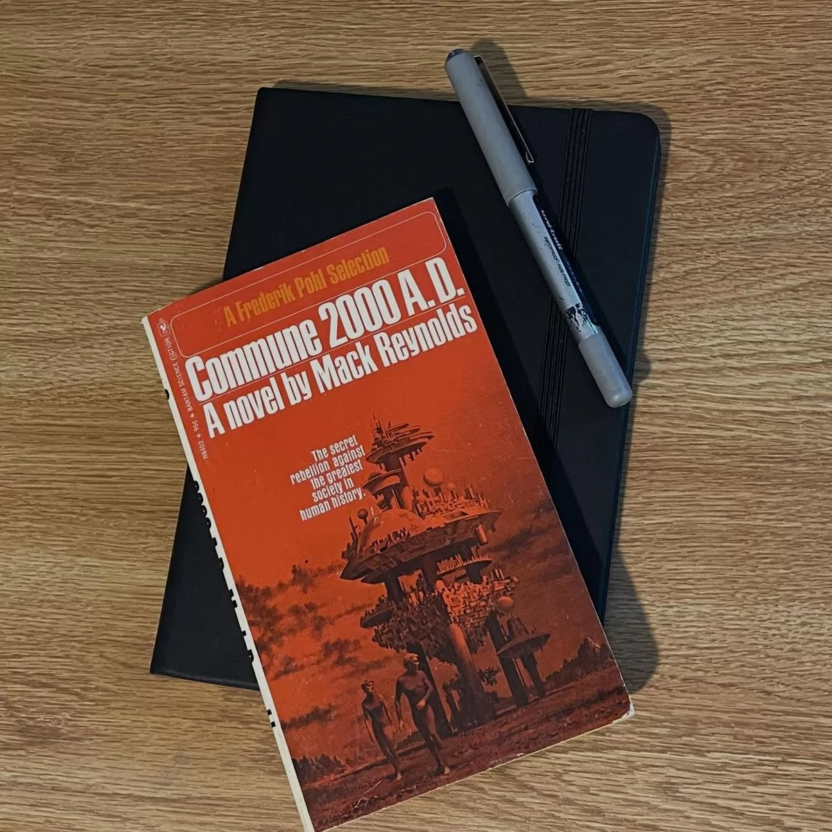 Commune 2000 AD : The Fiction Addiction